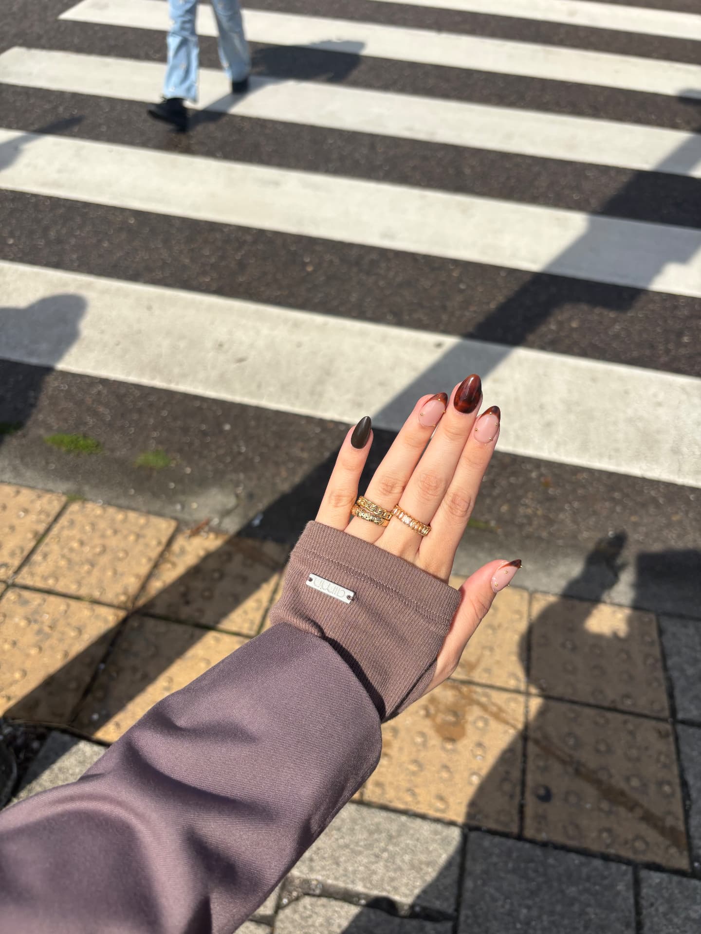 Nude nagels met warme bruine tips