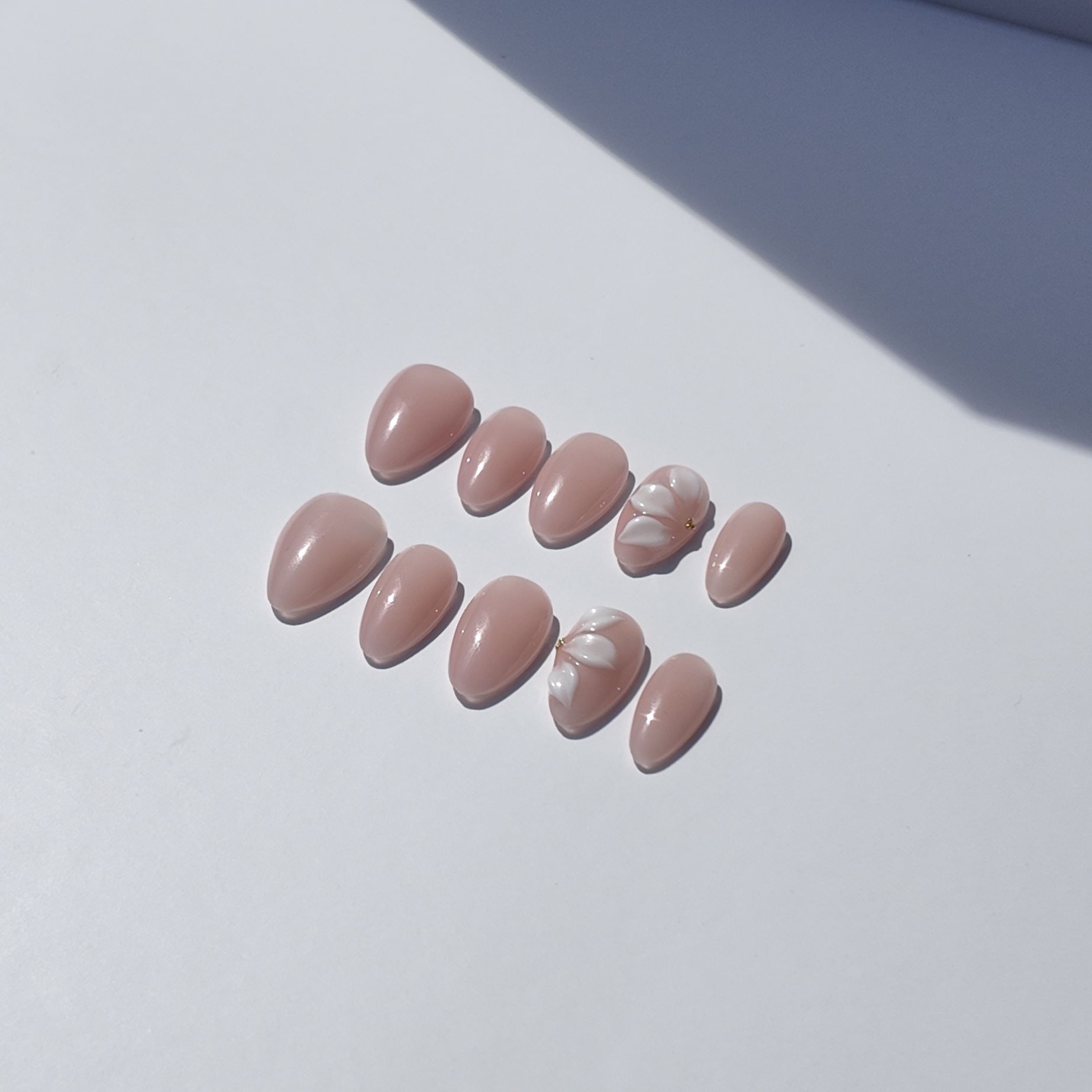 Nude press-on nail set with floral detail